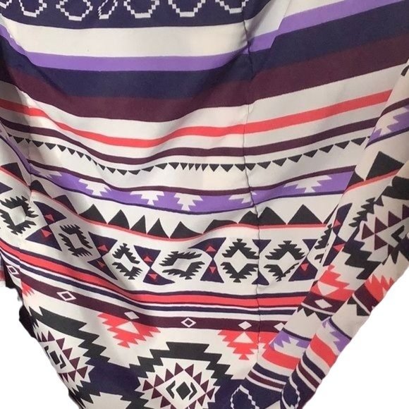 ZUMIEZ EMPYRE Burgundy Aztec print zip front size large - Picture 6 of 8